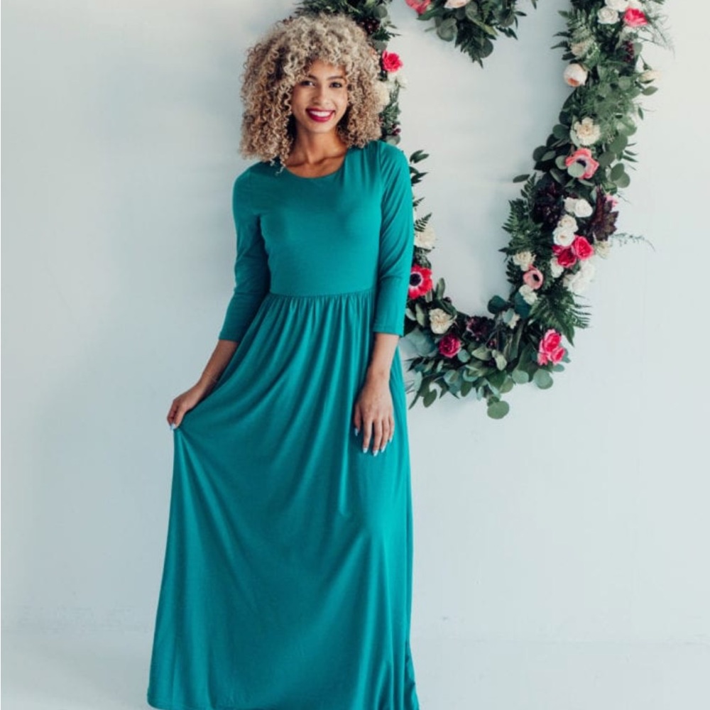 NWOT Teal Maxi Dress with 3/4 Sleeves 🤩